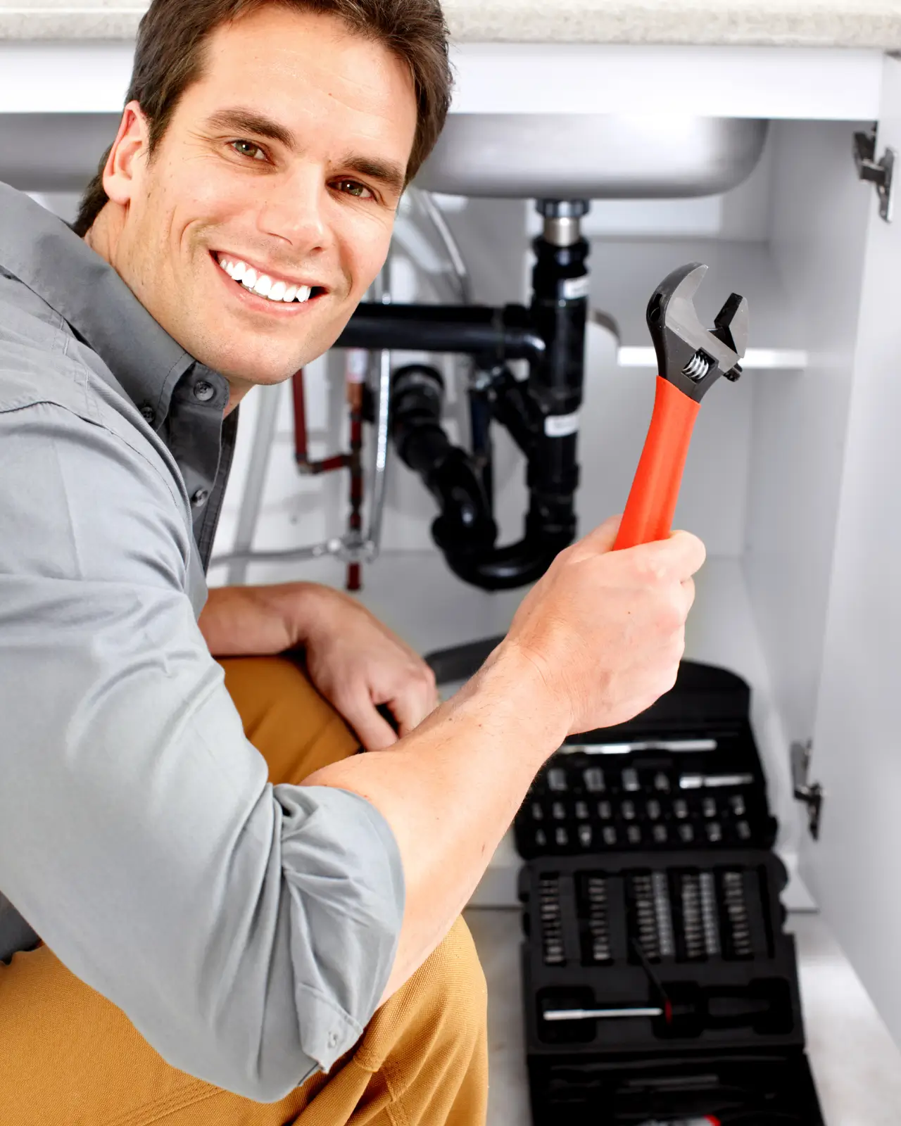 Professional plumber in Dubai ready to help